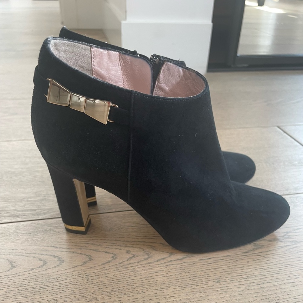 Kate Spade black suede booties w gold detail. GUC size 7